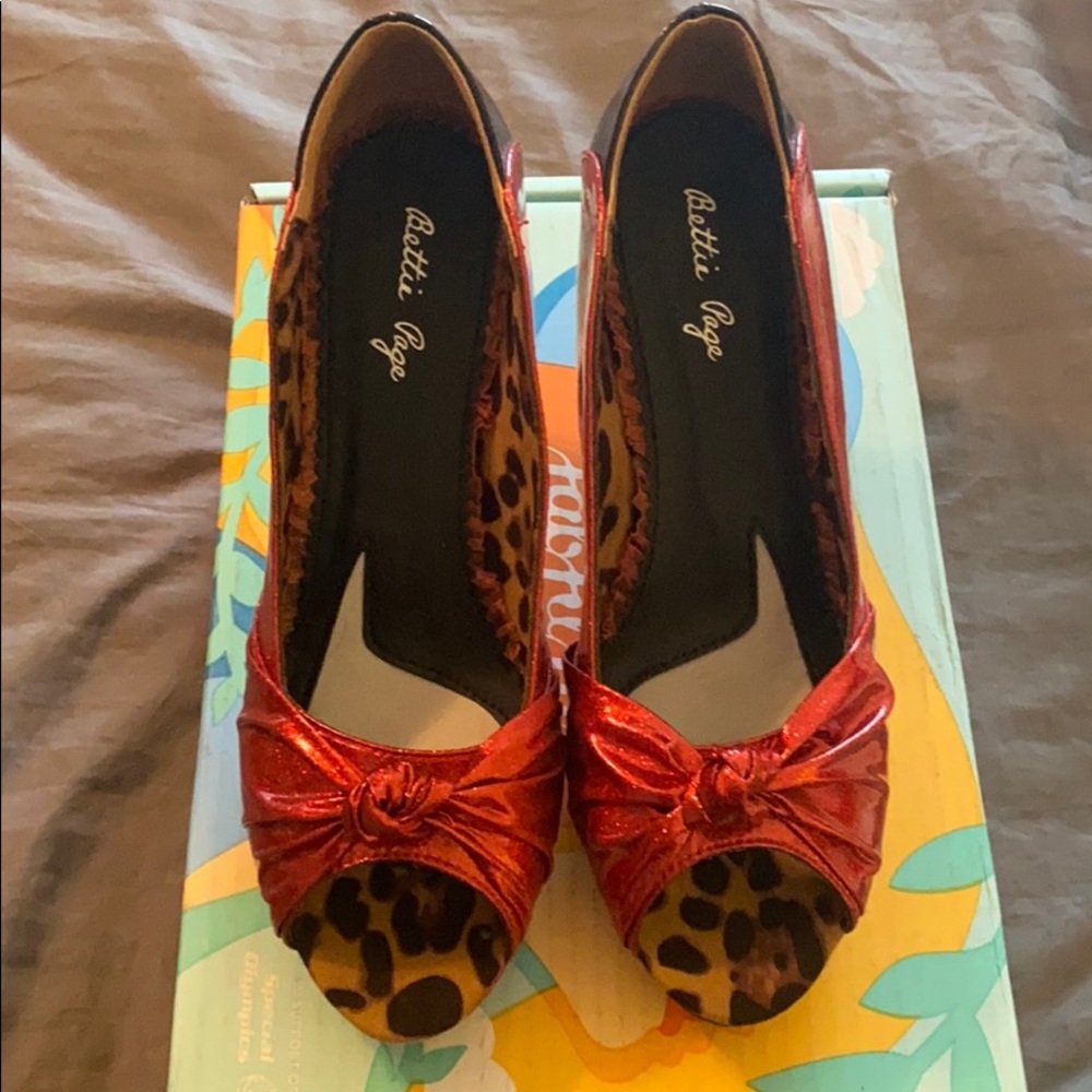 Bettie Page red leopard glitter heels size 10